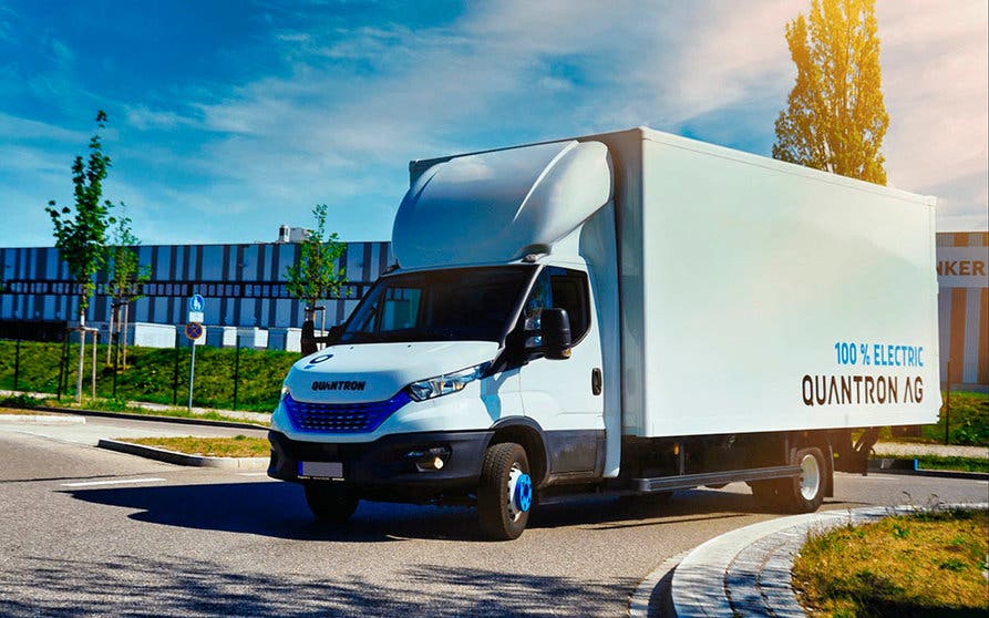  Iveco Daily eléctrica alimentada por hidrógeno transformada por Quantron. 