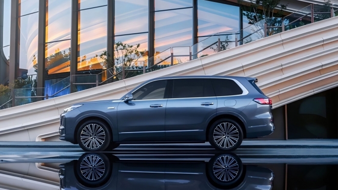 Geely M9 Lateral