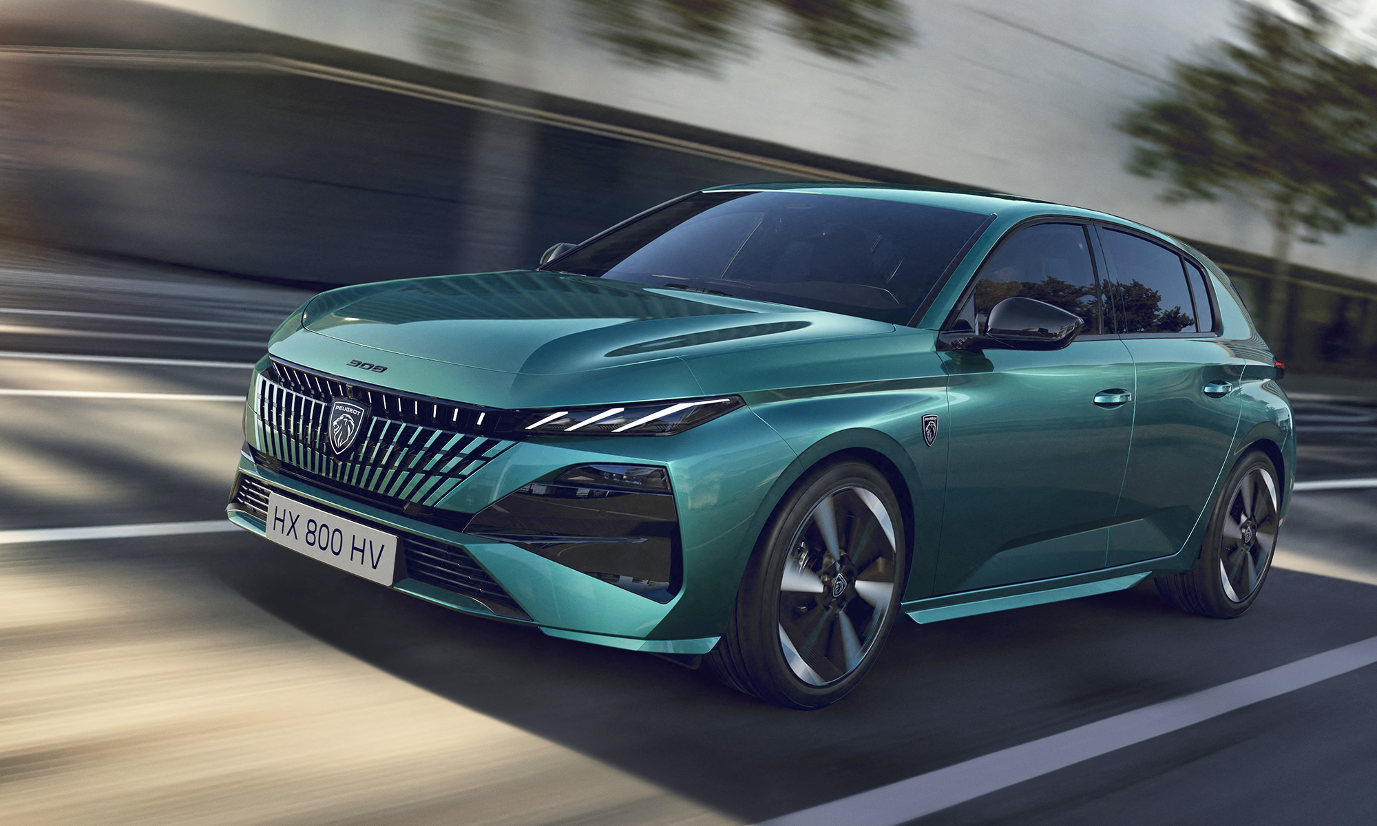 El nuevo Peugeot E-308 gana 34 kilómetros de autonomía con respecto a la versión anterior.