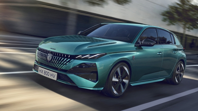 El nuevo Peugeot E-308 gana 34 kilómetros de autonomía con respecto a la versión anterior.