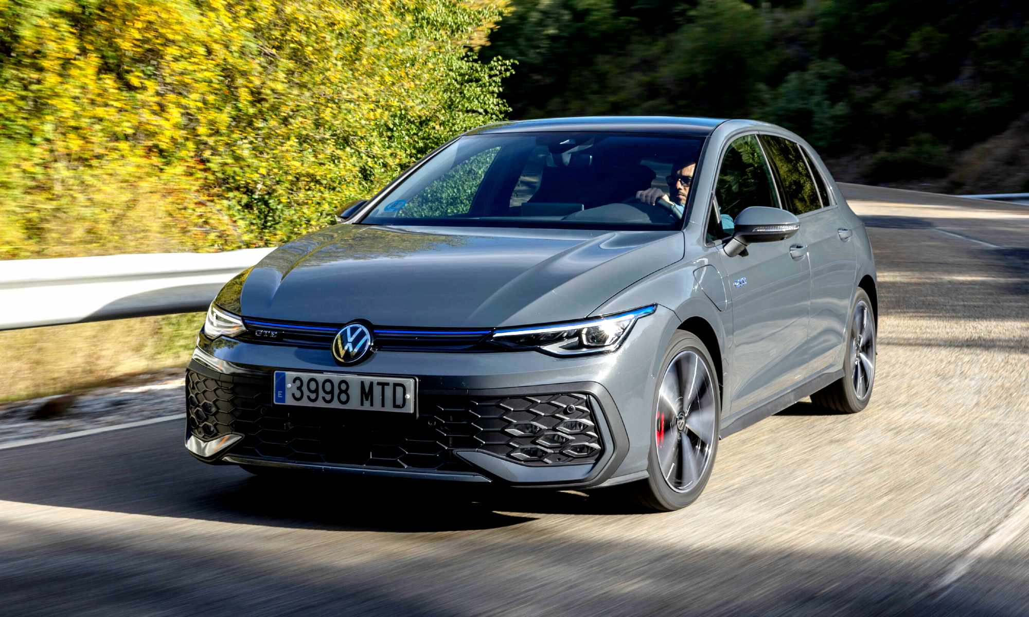 berlinas y compactos híbridos enchufables con mayor autonomía eléctrica