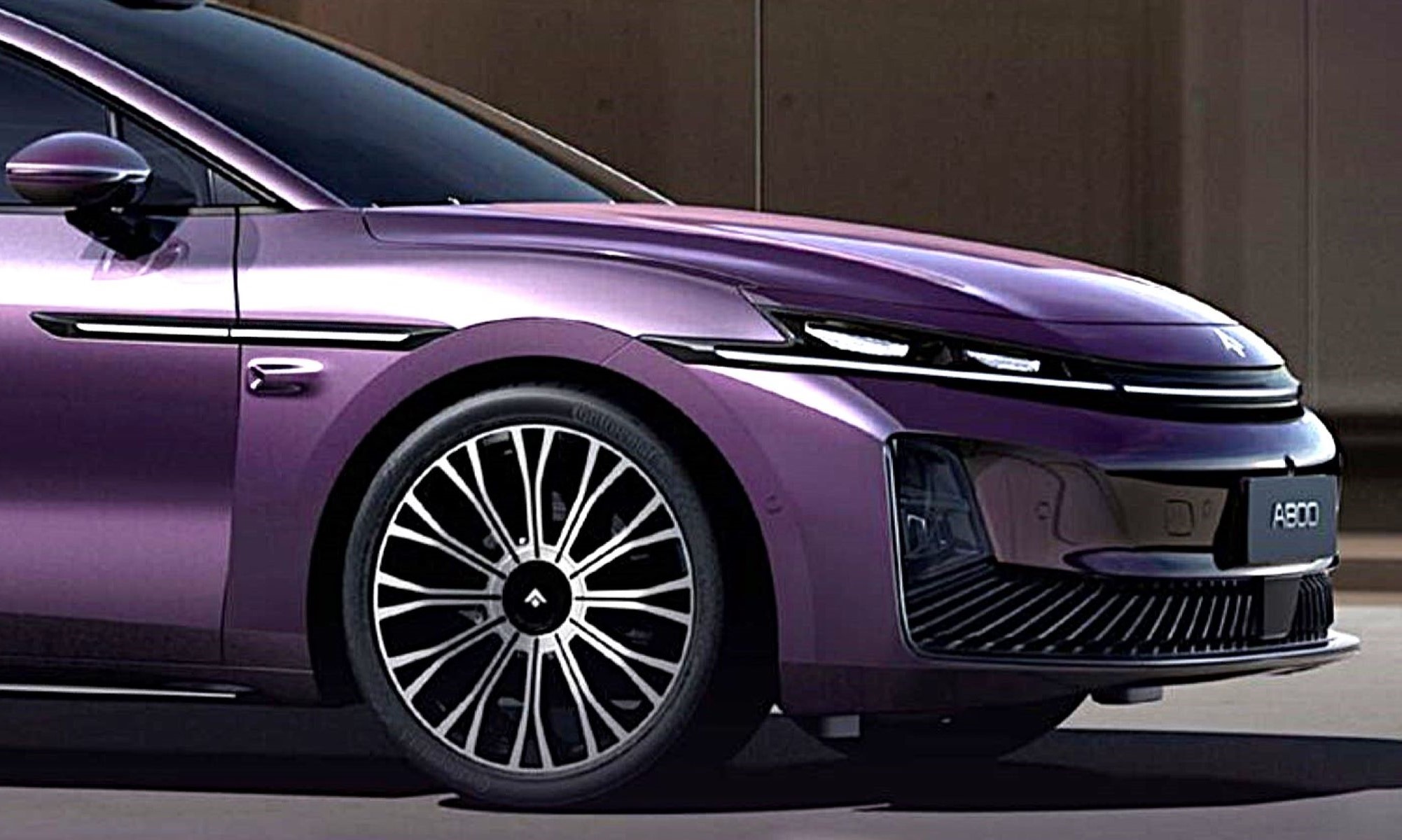 Huawei y GAC acaban de presentar una berlina eléctrica, rival de Xiaomi, BYD y Tesla, que ha logrado ya un nuevo récord mundial.