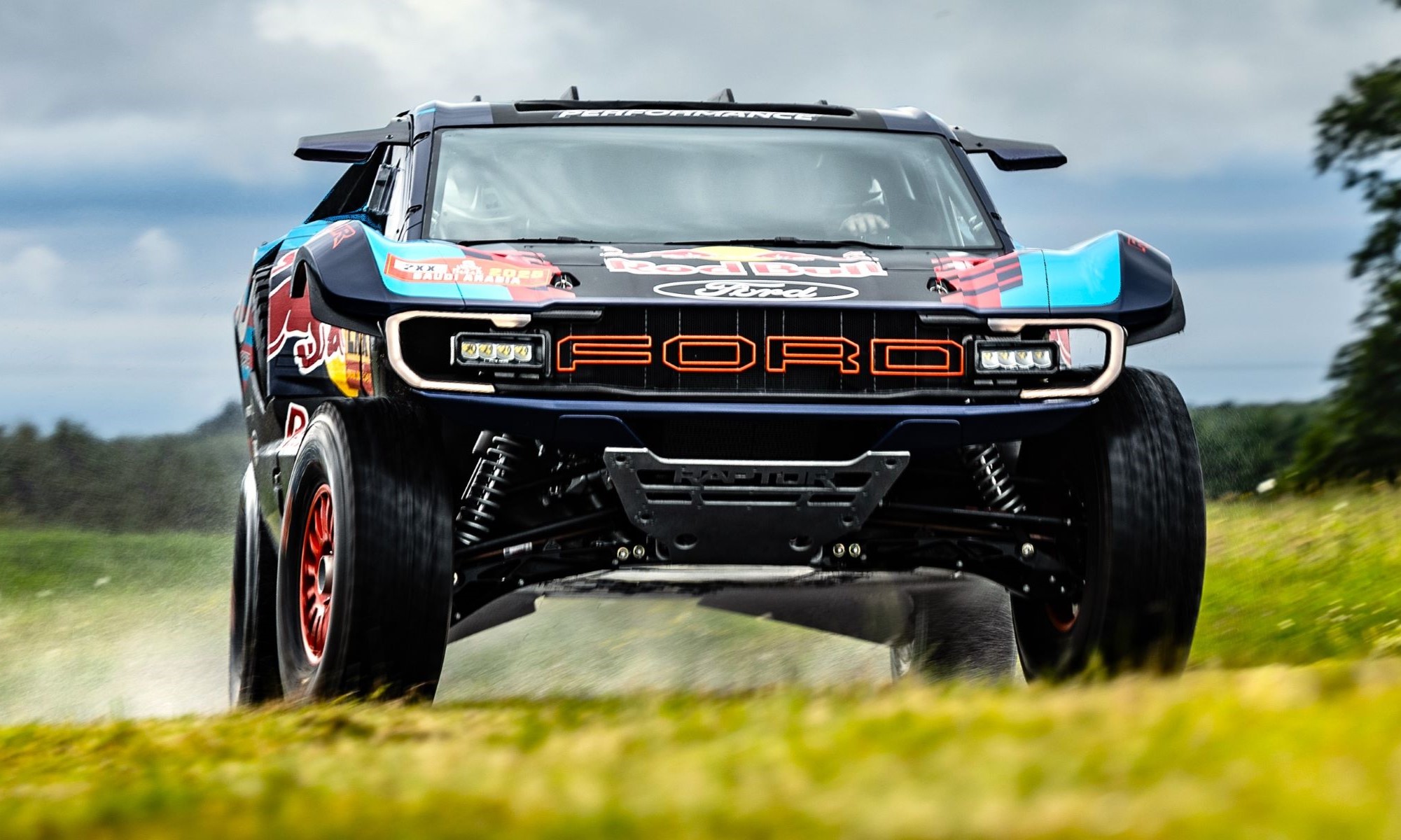 El proyecto de un eléctrico con 1.000 CV soñado por el CEO de Ford bien podría inspirarse en el Ford Raptor T1 que ha debutado en el Dakar 2025.