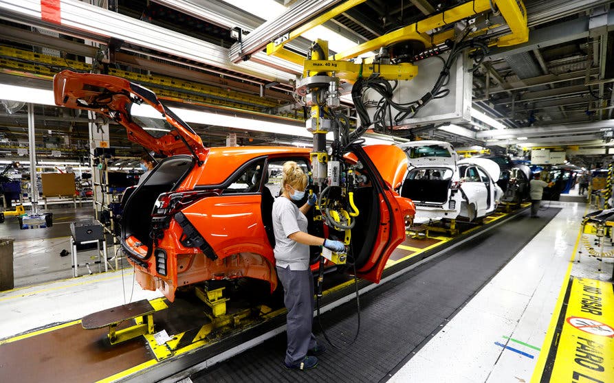  PSA inicia la producción del Citroën ë-C4 y ya fabrica coches eléctricos en todas sus plantas españolas. 