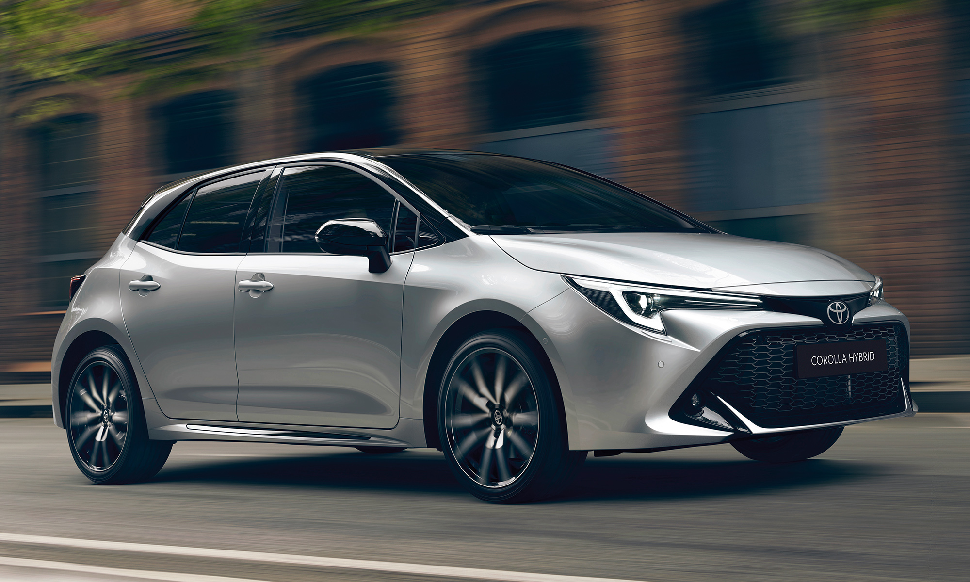 toyota corolla hibrido arrasa agosto 2025 1