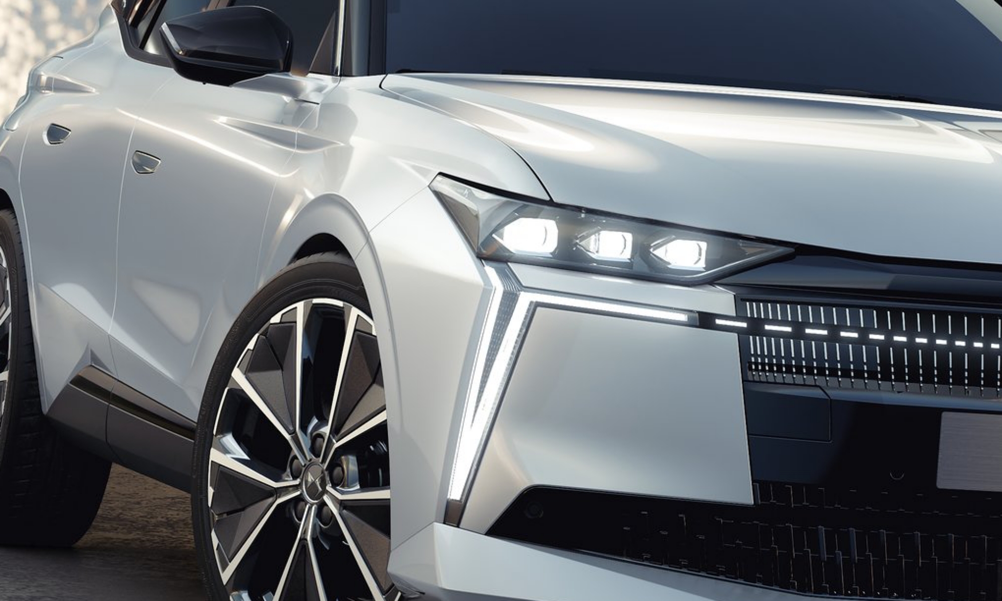 DS ofrece diferentes mecánicas, todas ellas electrificadas, para su nuevo compacto.