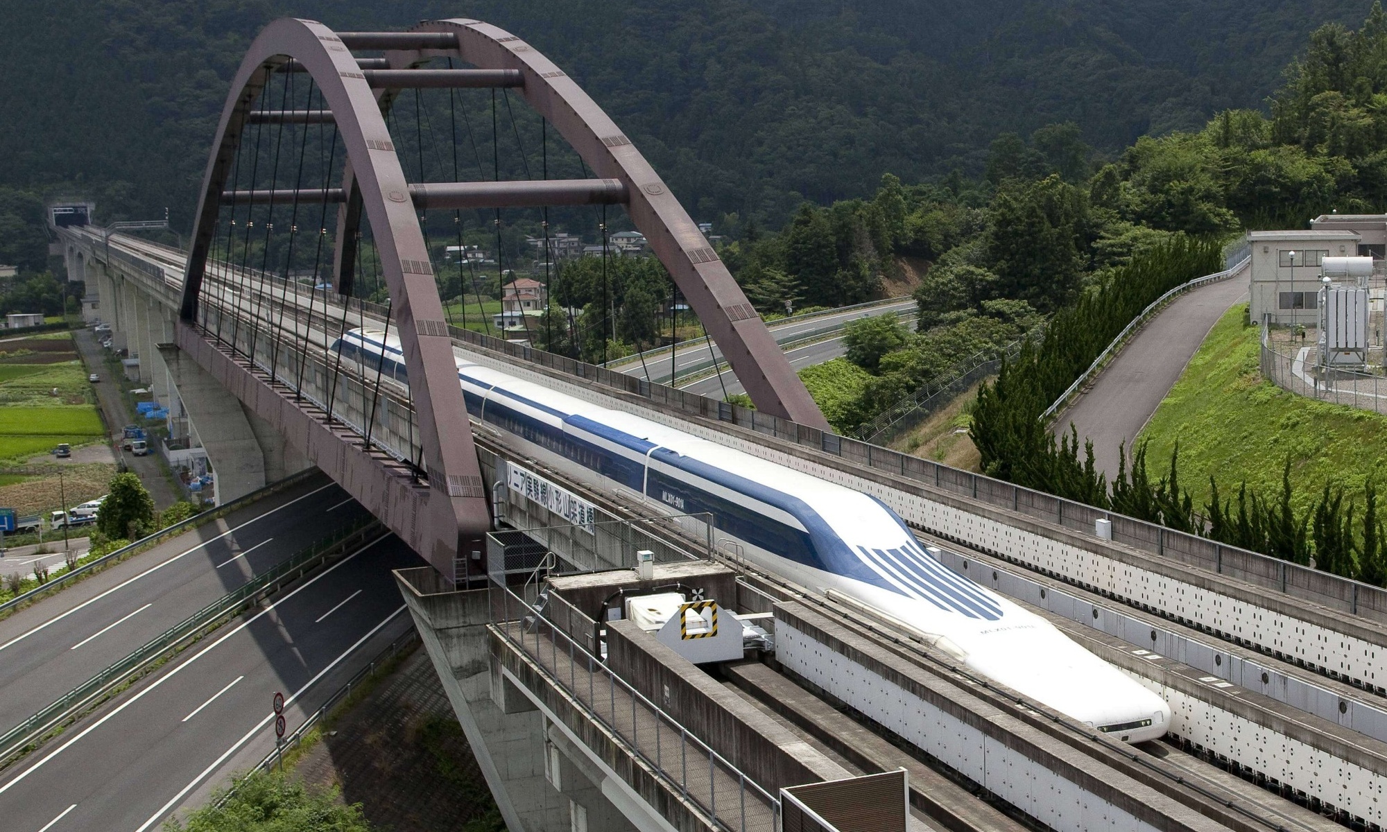 maglev hero 2000x1200