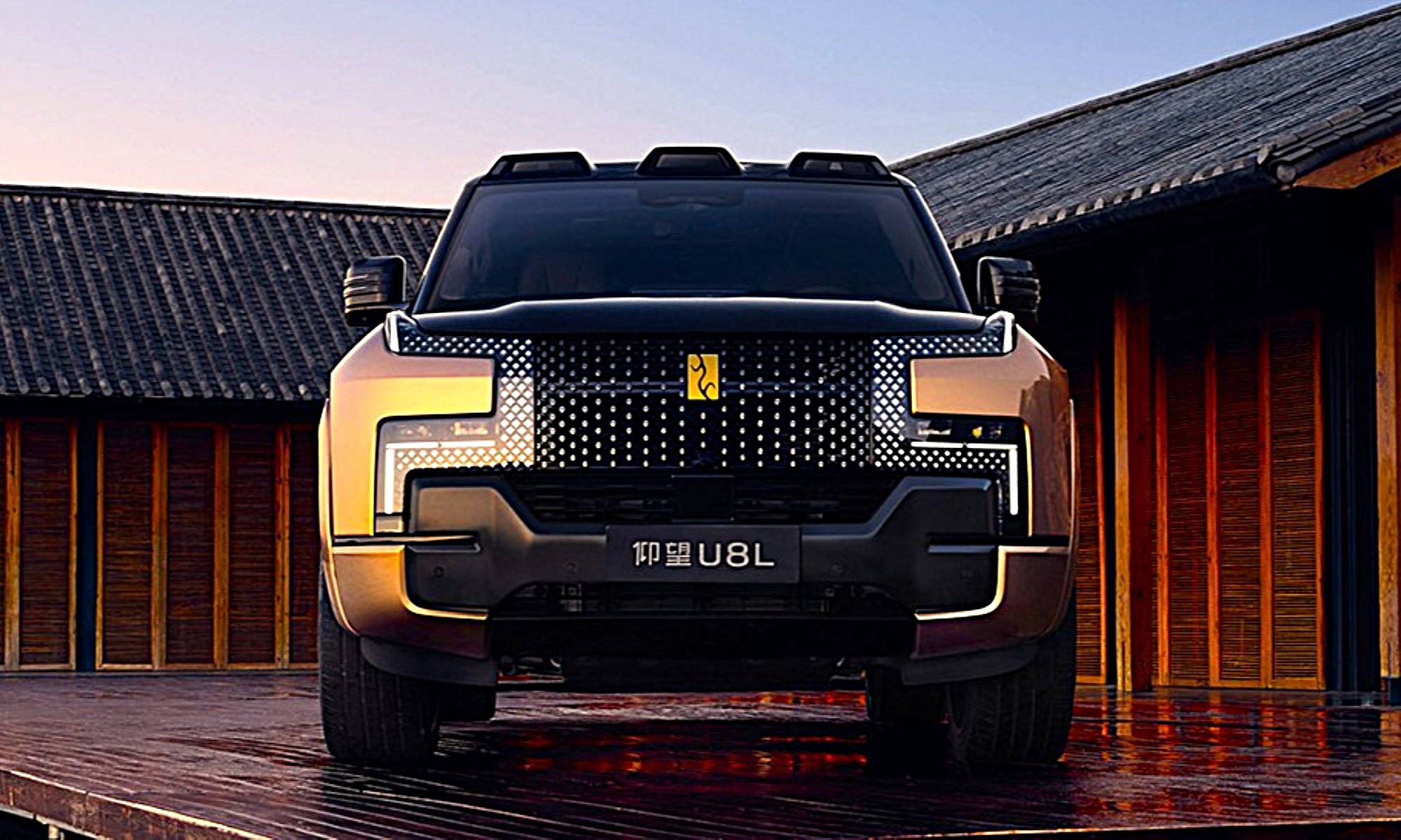 El Yangwang U8L es el SUV más grande y de mayor precio fabricado por BYD: mide 5,4 metros y cuenta con 1.180 CV de potencia.