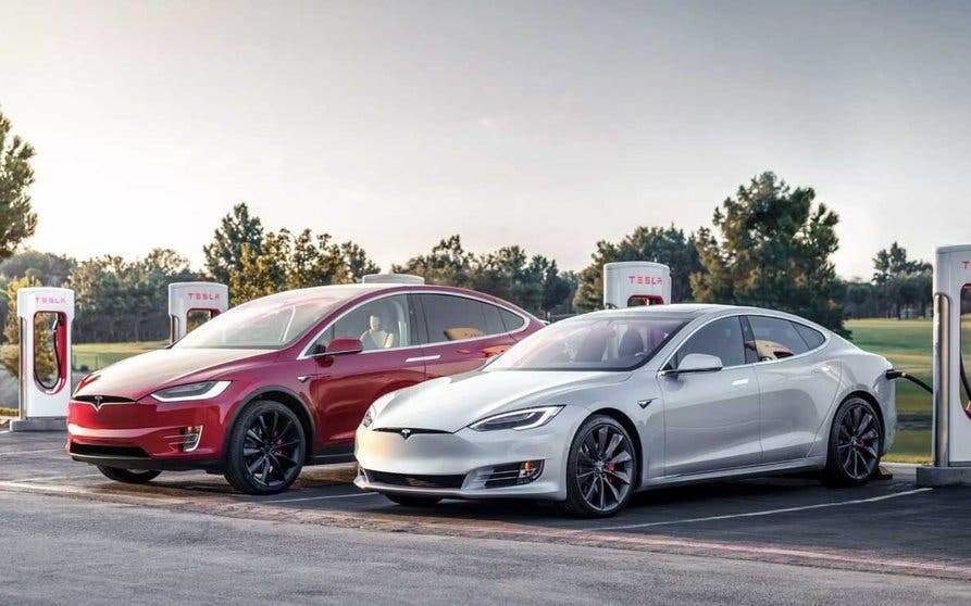  Tesla Model S y Model X en un Supercargador 