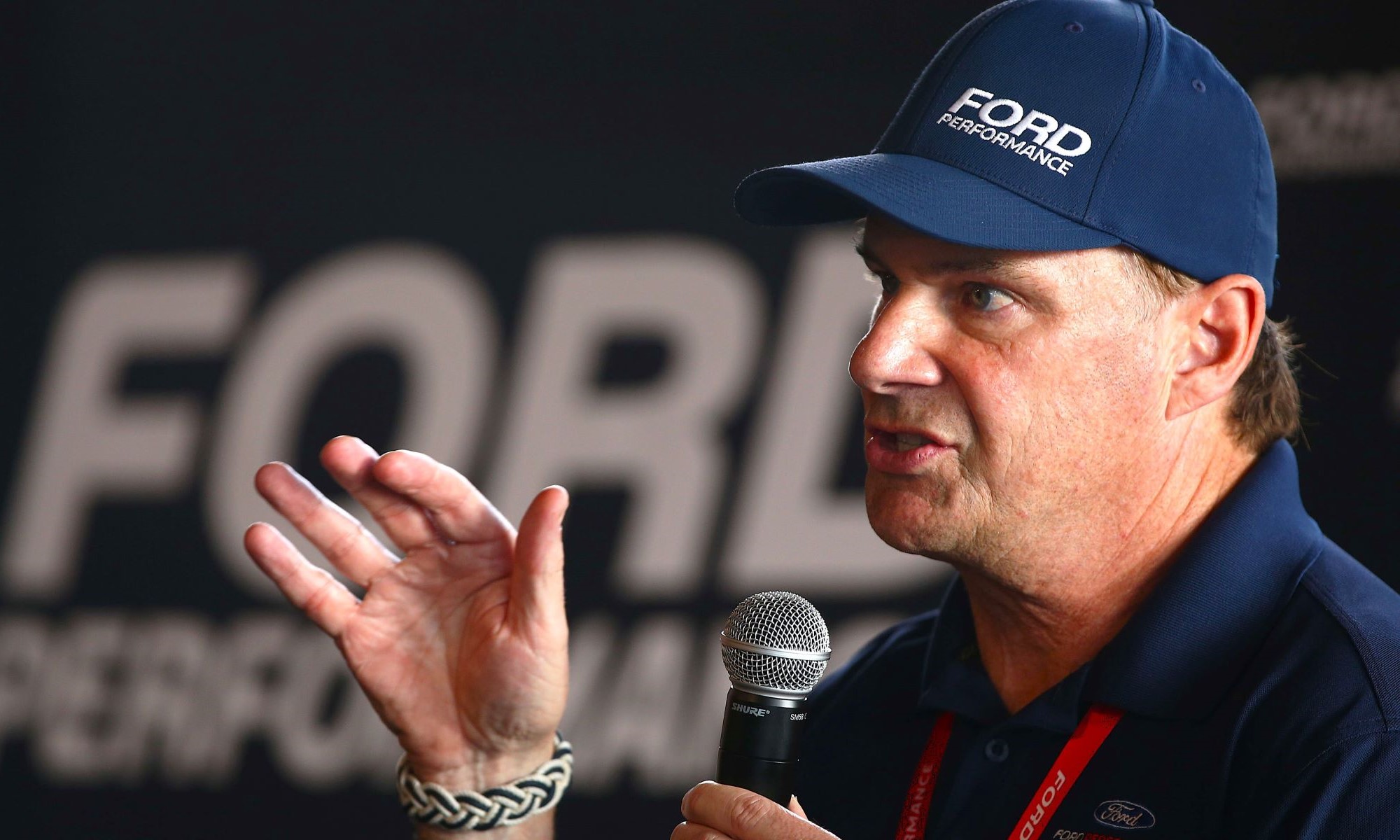 Jim Farley, el CEO de Ford, podría entrar en guerra con Jeff Bezos, el dueño de Amazon. ¿El objetivo? Construir un futuro 'coche eléctrico barato'.
