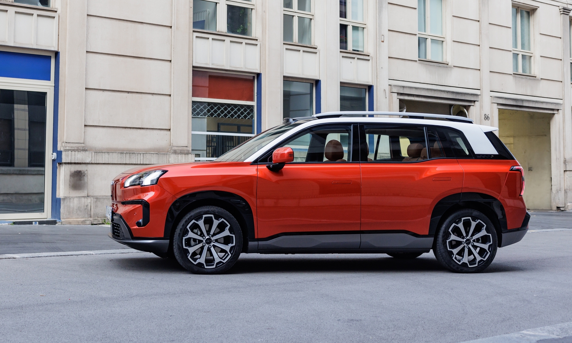 Sus 4,6 metros de largo lo sitúan en el segmento D-SUV generalista.