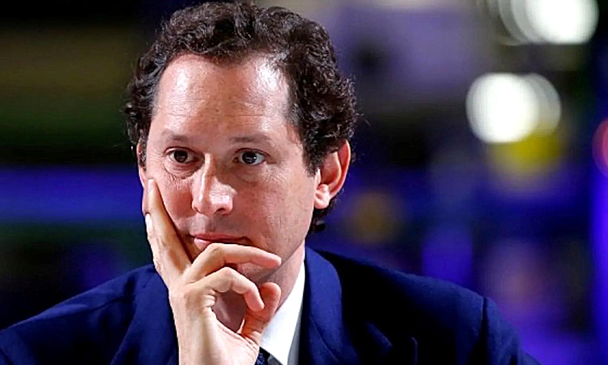Al presidente de Stellantis, la fiscalía le ha obligado a pagar una multa de 183.000.000 €, ademas de a cumplir un año de servicio comunitario.