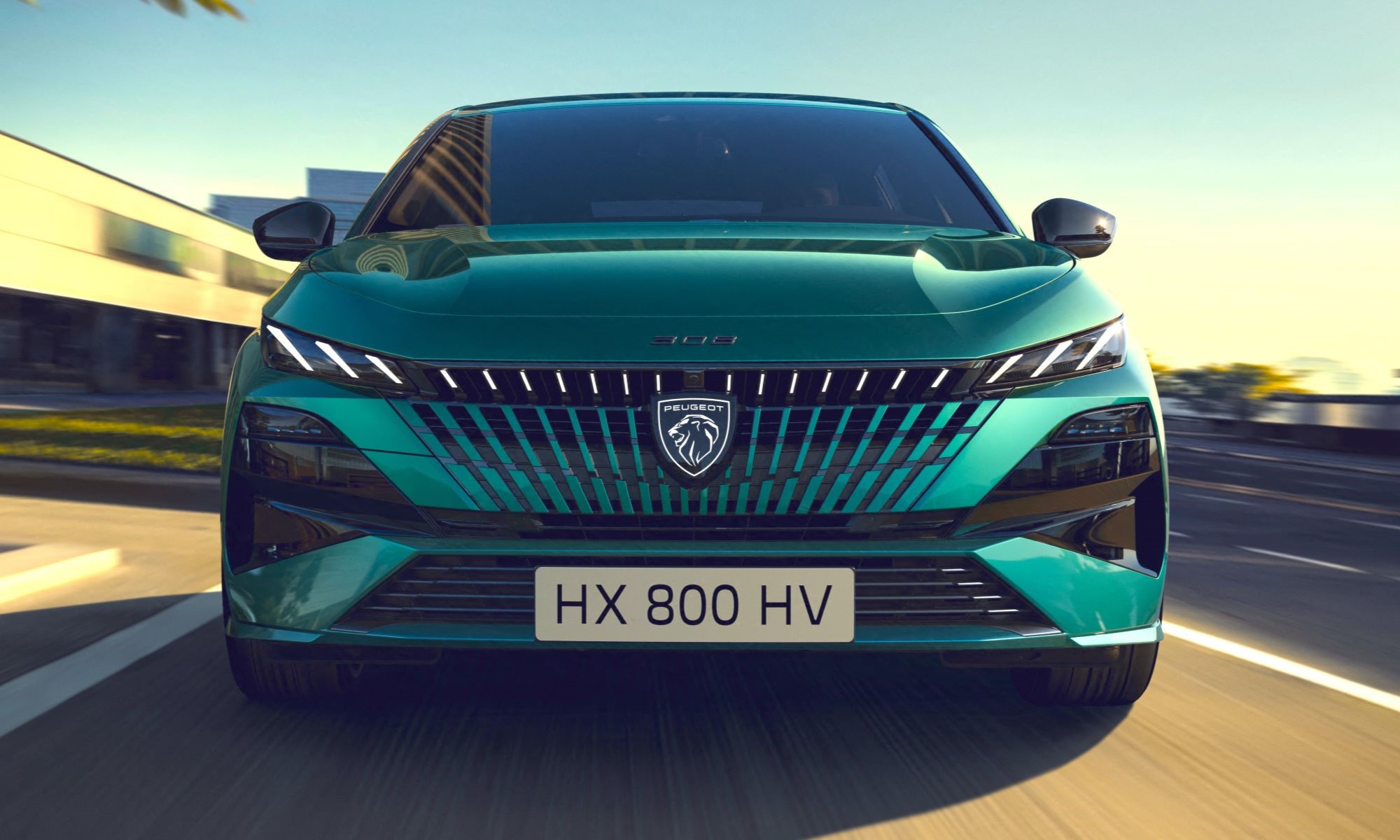 El recién renovado Peugeot 308 será, junto con los Peugeot 308 y 5008, los primeros en estrenar este nuevo motor híbrido.