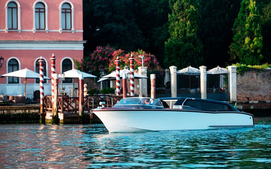  Thunder, un taxi híbrido de lujo para Venecia. 