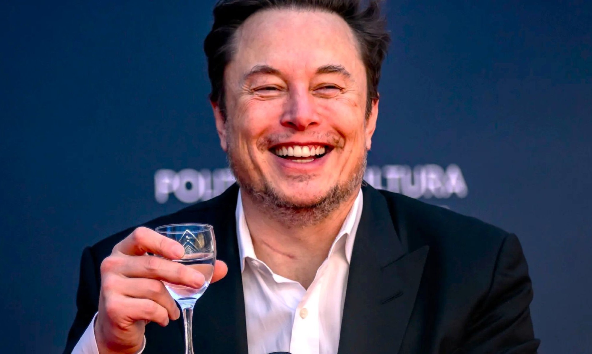 Elon Musk está tan seguro del futuro de Tesla que ha comprado 2.570.000 acciones más por 850.790.000 €.