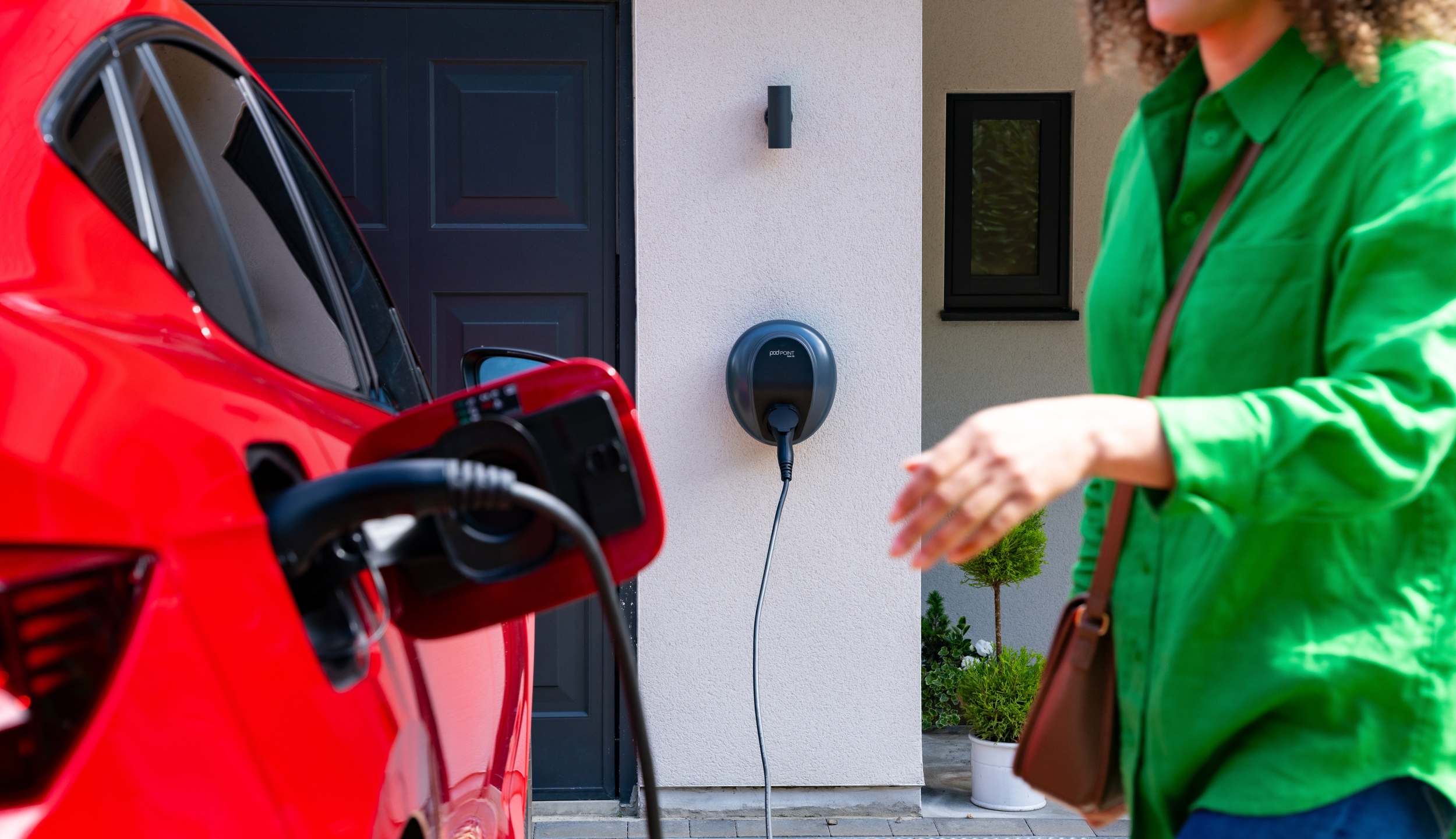 Pod Point anuncia su llegada a España con el cargador Solo 3S y en colaboración con SeisSolar (1)
