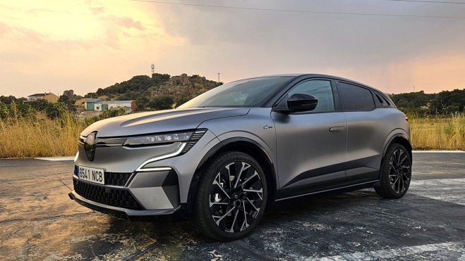 El Renault Megane E-Tech ofrece hasta 468 km de autonomía y puede ser, perfectamente, el único coche de una familia.