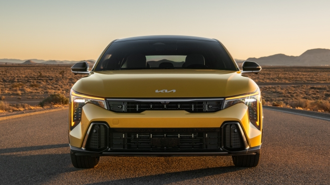 kia k4 hatchback KIA rival Toyota Corolla motoro gasolina hibrido diseño electrico 2