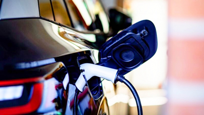 coches hibridos enchufables contaminan 5 veces mas 2