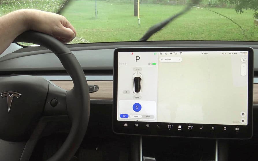  El control de los limpiaparabrisas del Tesla Model 3 a través de la pantalla central, declarado ilegal por un tribunal regional alemán. Foto: Tesla Model 3 Owners Club. 