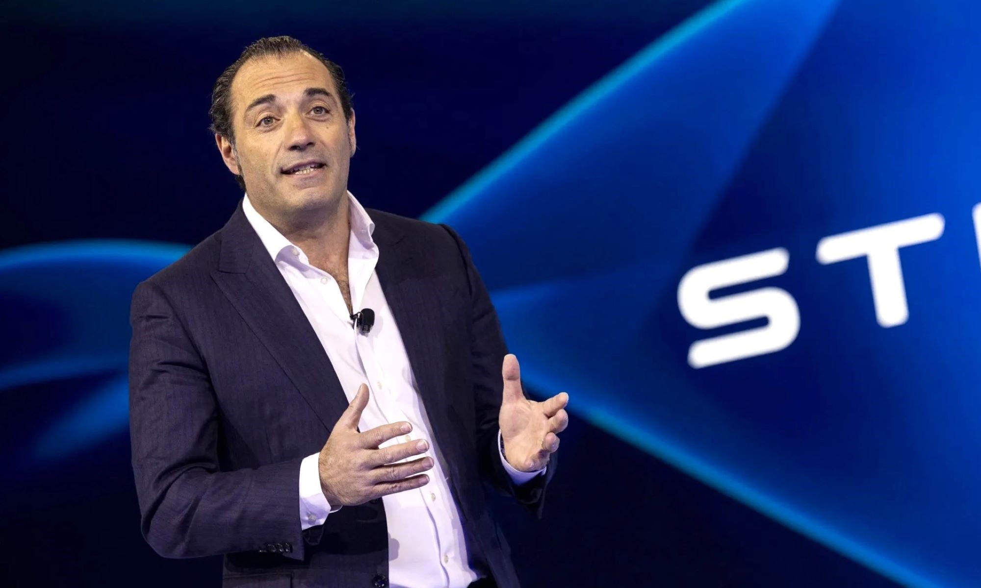 Antonio Filosa cree que la UE debería relajar su postura sobre el motor de combustión y flexibilizar su objetivo de emisiones.