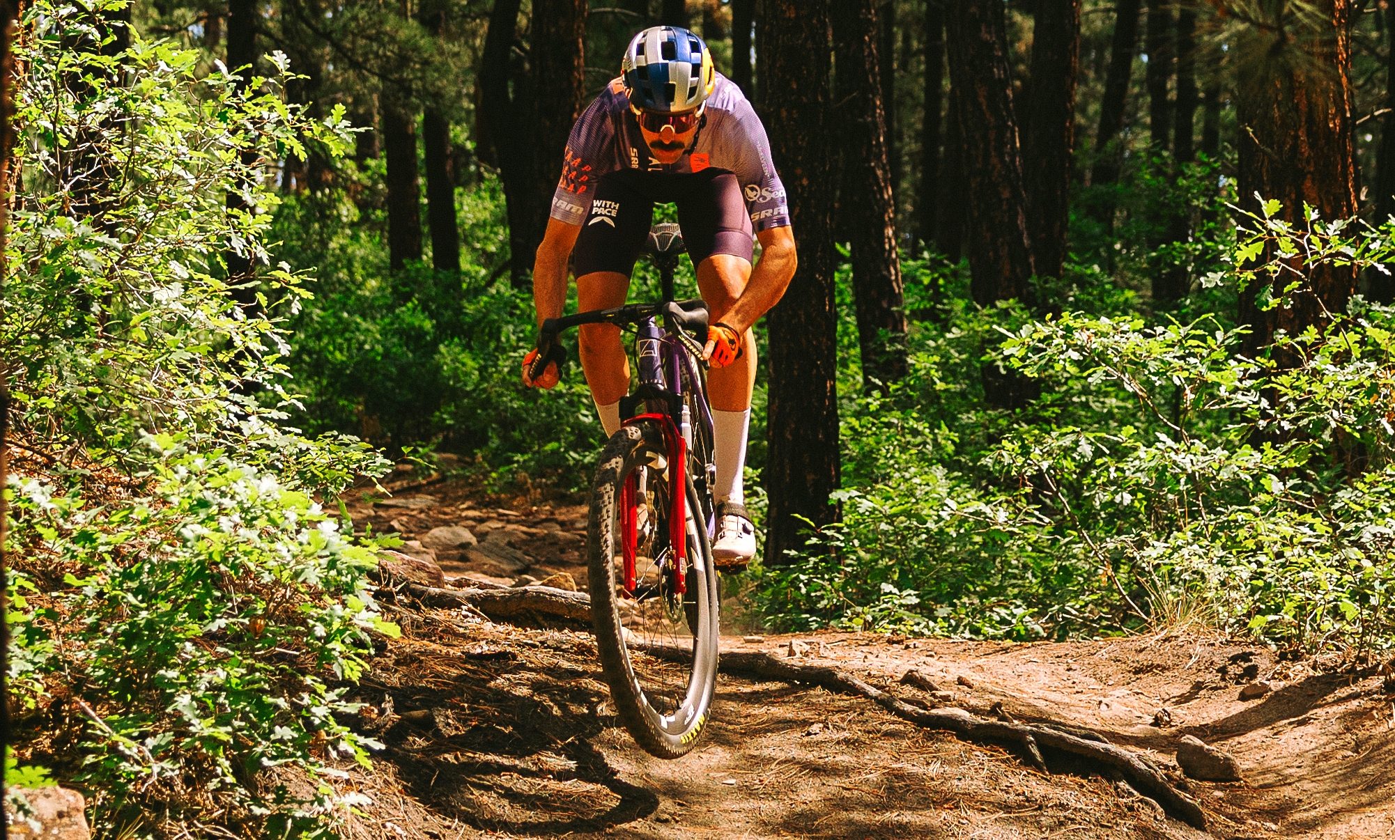 Prestaciones de mountain bike en nuestras eBikes de gravel (Foto: RockShox).