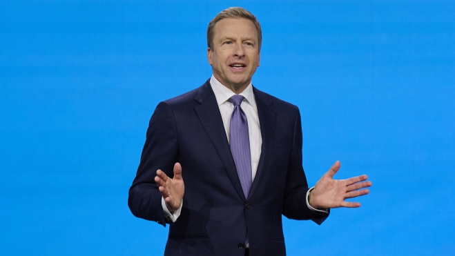 P90591468 highRes statement oliver zip (1)