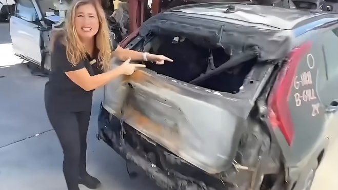 coche eléctrico quemado