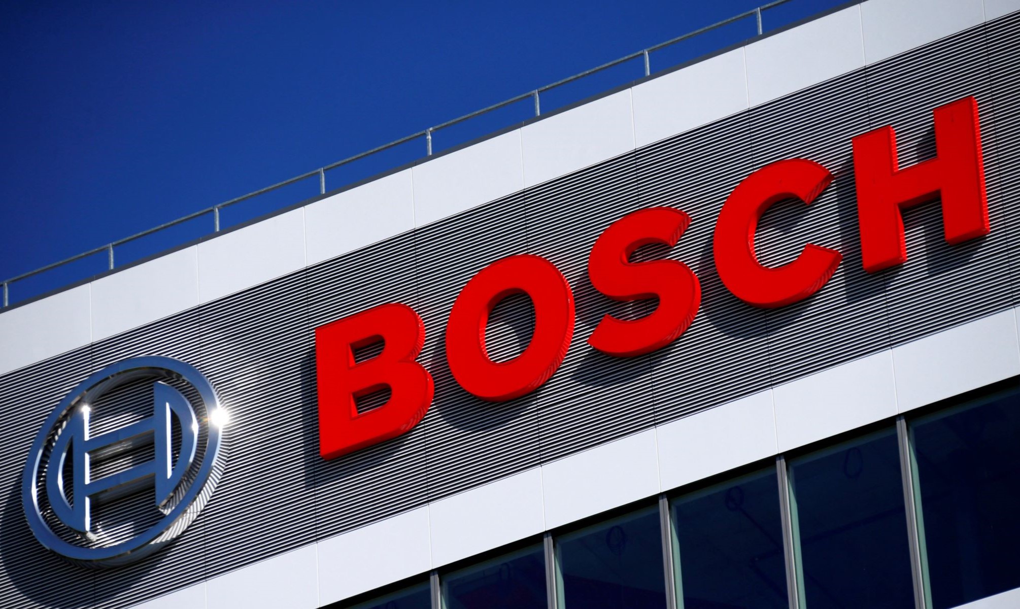 Bosch, uno de los principales fabricantes mundiales de componentes ha comunicado que despedirá a 13.000 trabajadores de su división de motor.