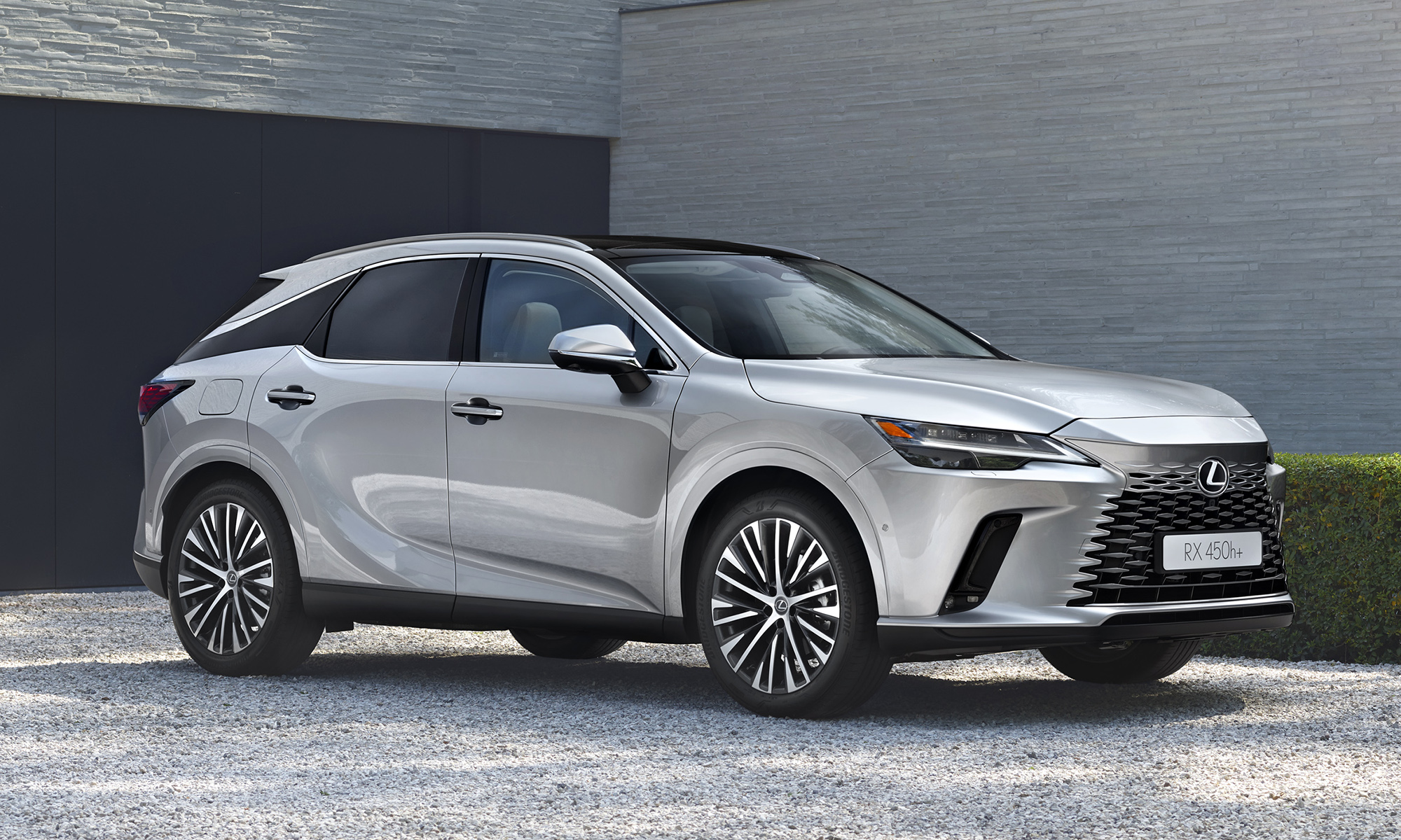 El Lexus RX híbrido enchufable ya está disponible para comprar en España.
