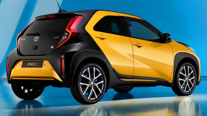 toyotz aygo croos x coche hibrido 5