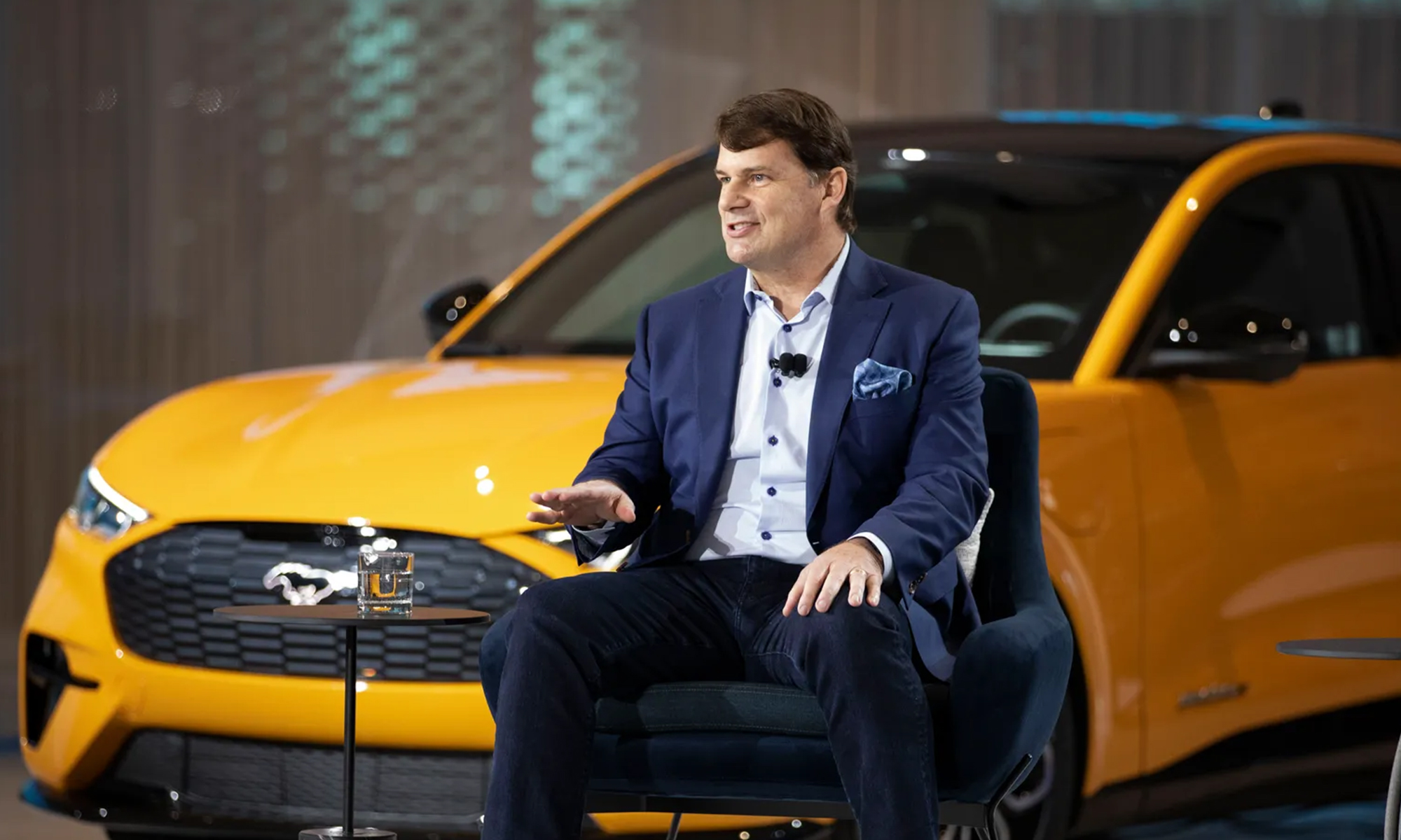 jim farley ceo ford advierto ventas coches electricos bajada mitad