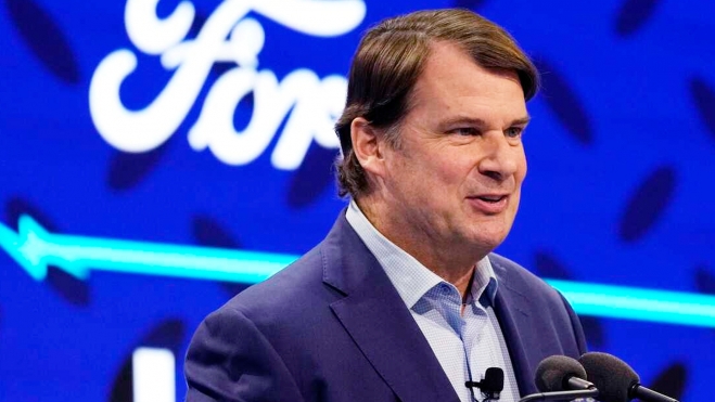 jim farley ceo ford advierto ventas coches electricos bajada mitad 1