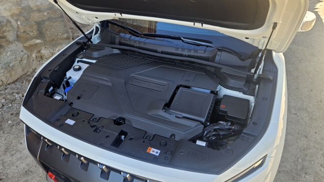 KGM Torres HEV 1.280 km autonomía motor tecnologia BYD barato MG HS (4)