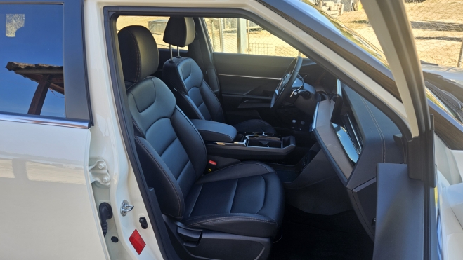 KGM Torres HEV 1.280 km autonomía motor tecnologia BYD barato MG HS (1)