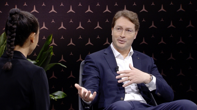 Ola Källenius sigue pidiendo menos regulaciones a la Unión Europea.