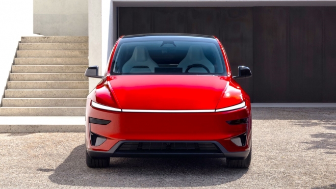 El Tesla Model Y con 800 km de autonomía parece el mejor para comprar, a diferencia del 'Tesla barato', que recién se ha puesto a la venta en España.da