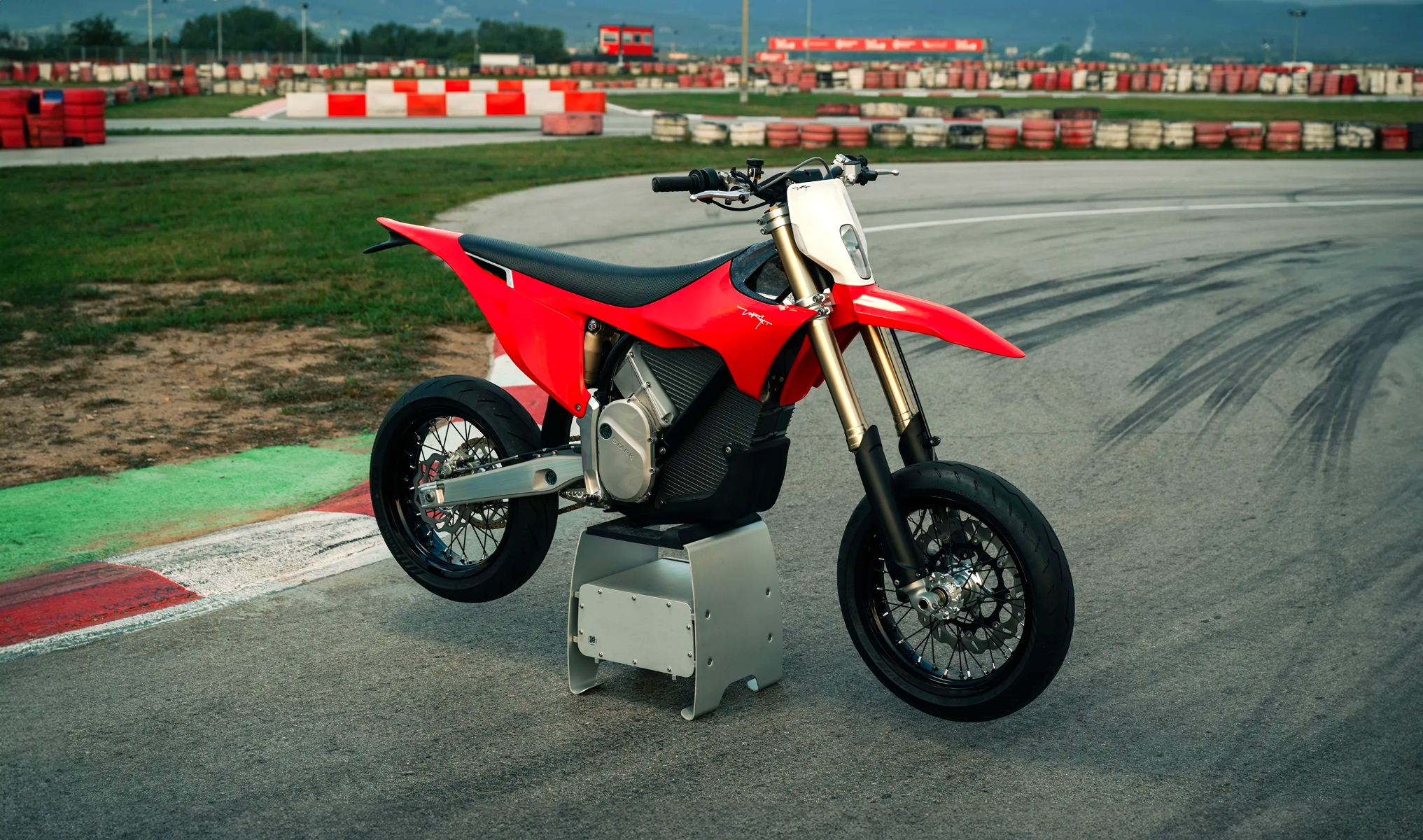 Esta moto es la supermotard más potente del mundo (Foto: Stark).