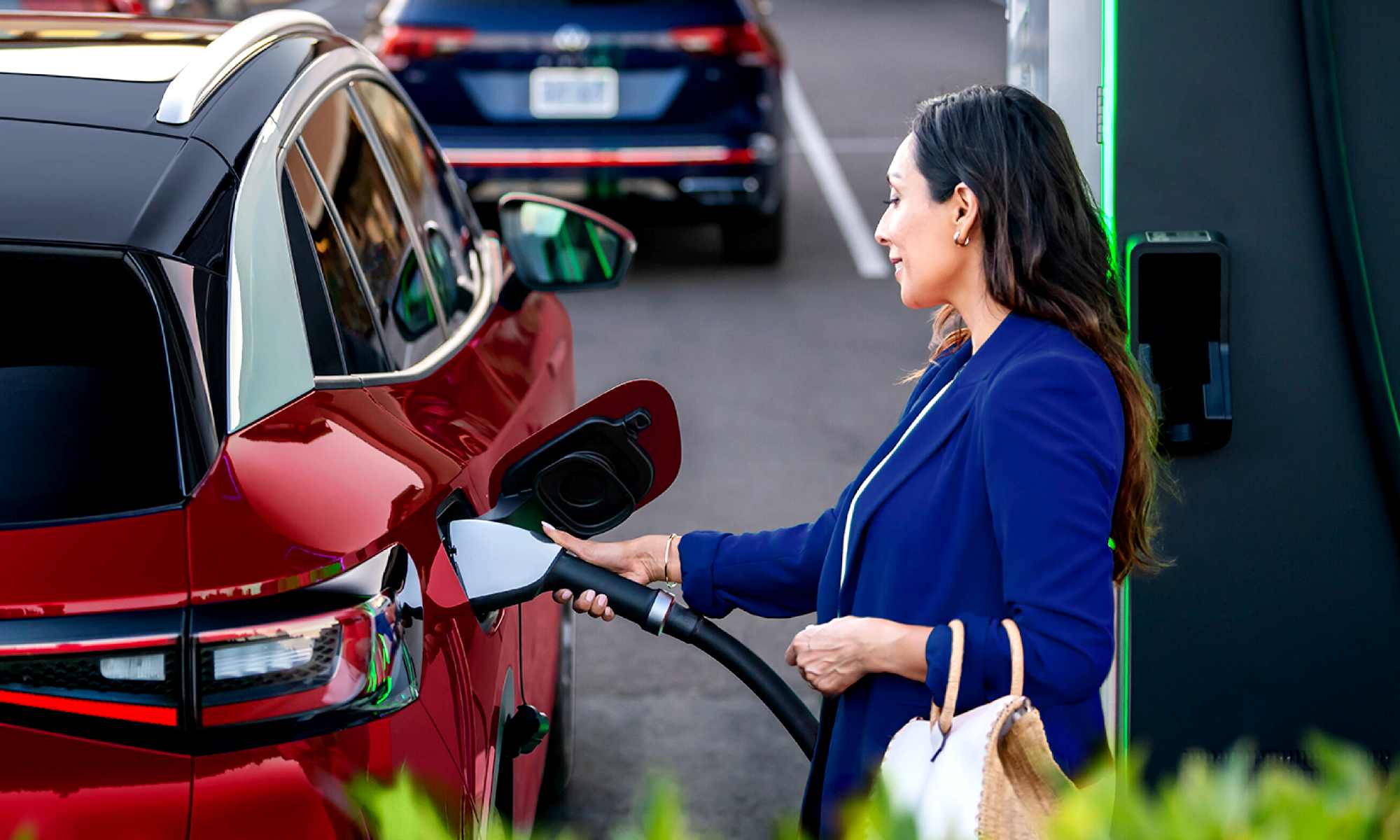 En España, la venta de PHEV e híbridos está lideranzo la electrificación del parque, con Madrid como la primera comunidad en este ámbito.