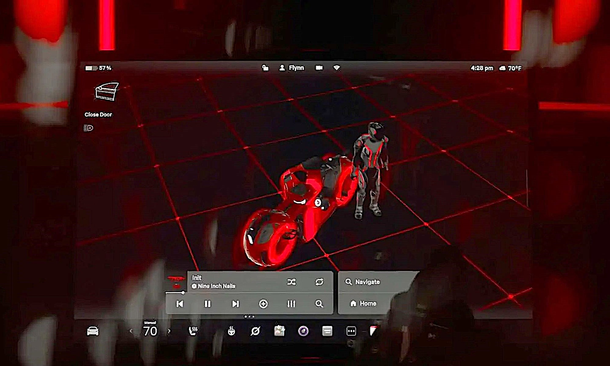 Los Tesla han empezado a mostrar anuncios de Tron, la película de Disney, en el menú de sus pantallas. Y no ha gustado a casi nadie.