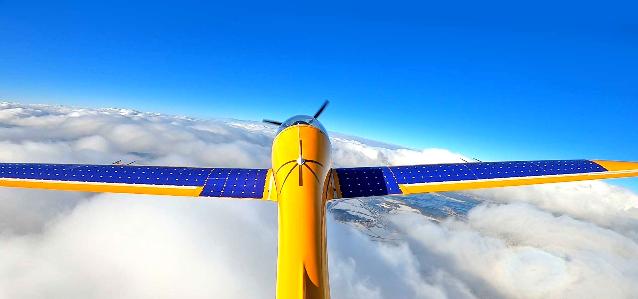 Volar alimentándose de la energía solar (Foto: Elektra Solar). Volar alimentándose de la energía solar (Foto: Elektra Solar).