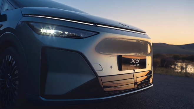 XPeng estrena en el X9 la tecnología híbrida PowerX. 