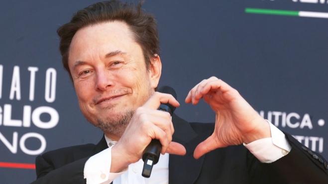 Elon Musk dice que 'necesita' ser billonario para cumplir con algunas promesas.