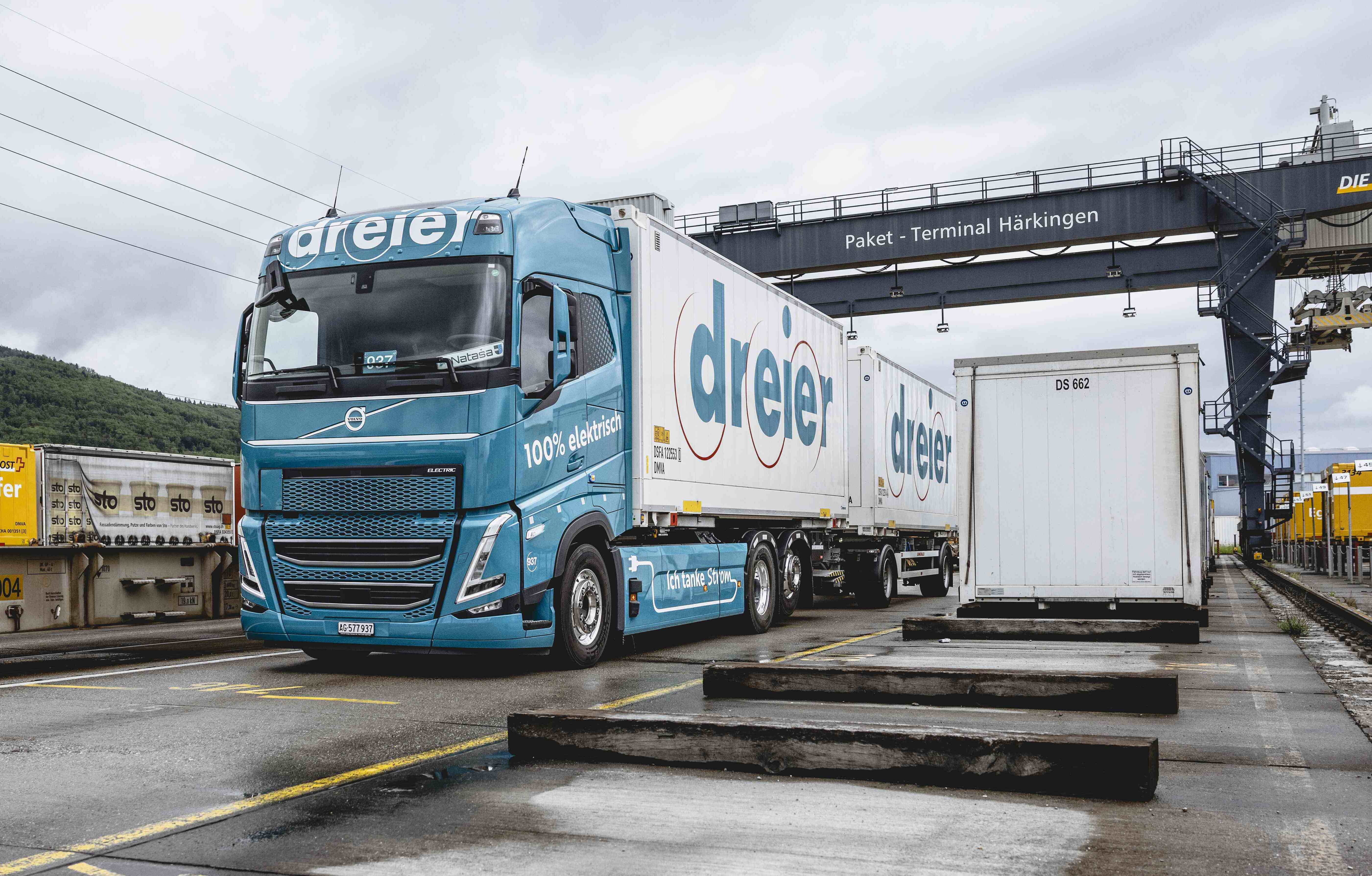 Volvo Trucks 250millions km 3 (1) Volvo Trucks 250millions km 3 (1)