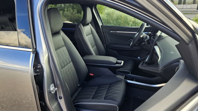 Mitsubishi Eclipse Cross 626 km autonomía 32050 euros 1.670 litros maletero (8)