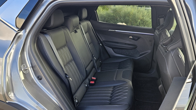 Mitsubishi Eclipse Cross 626 km autonomía 32050 euros 1.670 litros maletero (9)