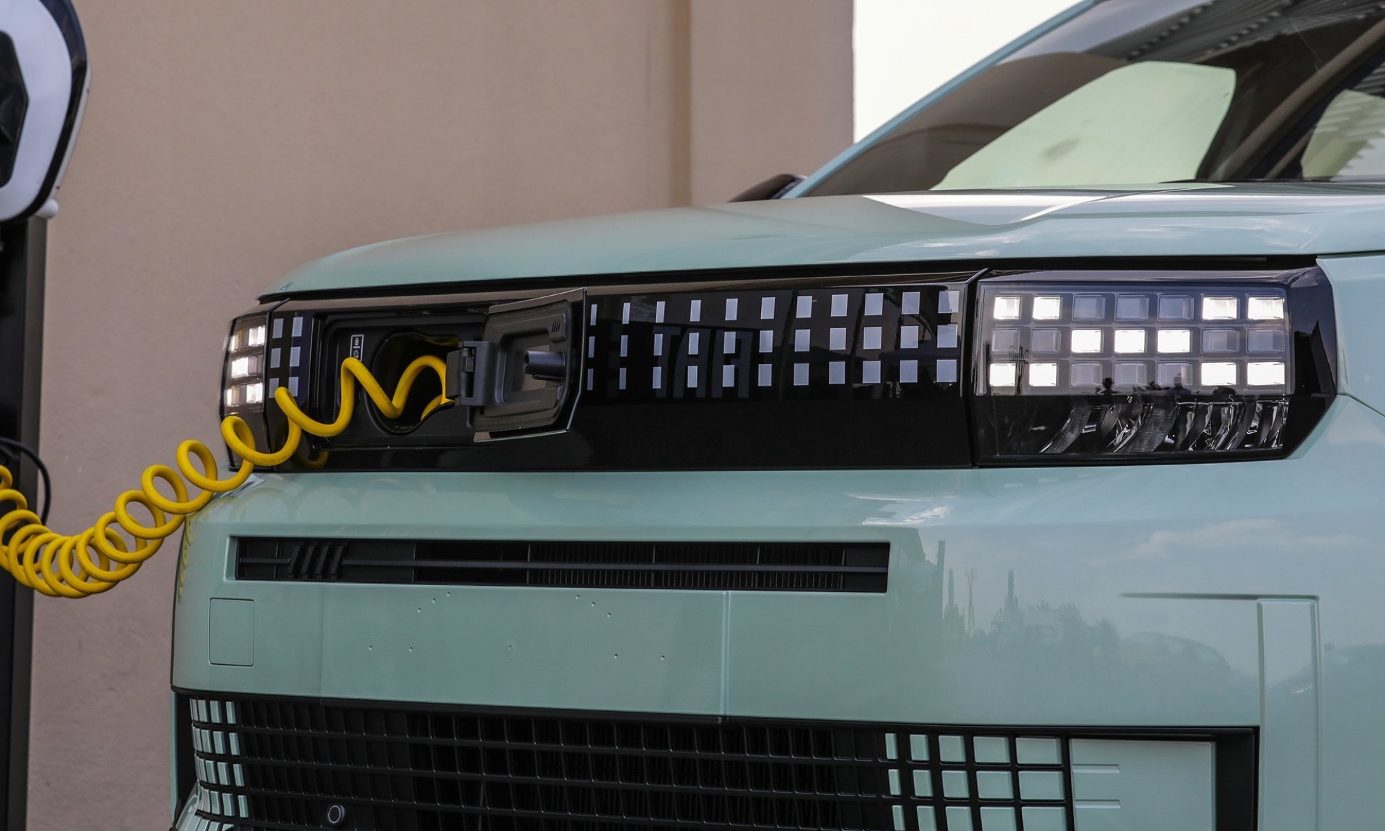 FIAT con el Grande Panda eléctrico aspira al título del Renault 5.