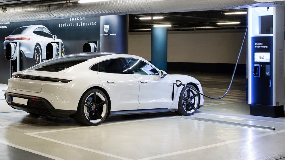  Porsche instala cargadores superrápidos (175 kW) en las principales ciudades de España. 