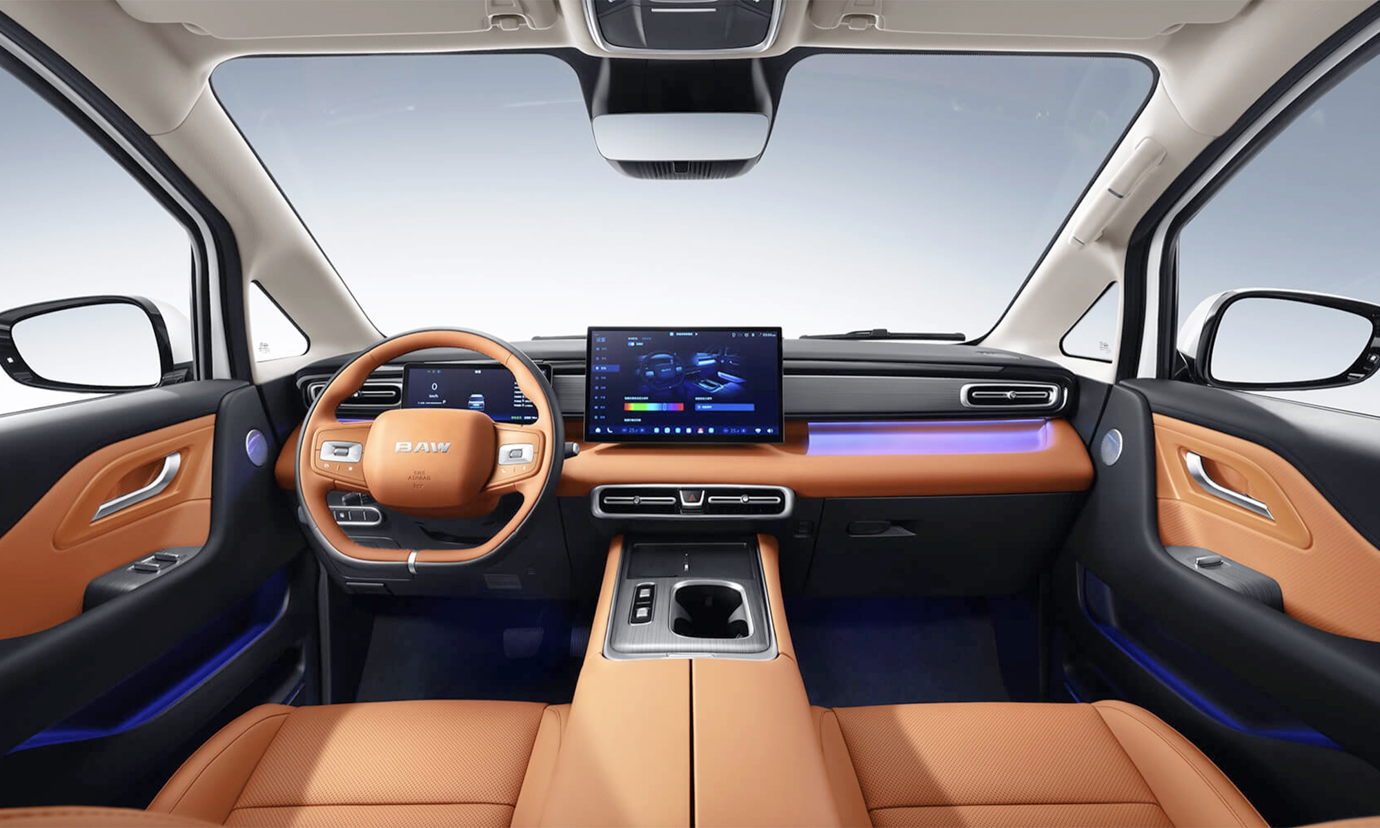 El BAW M8 presume de un interior de "primera clase" con capacidad para hasta 9 pasajeros.