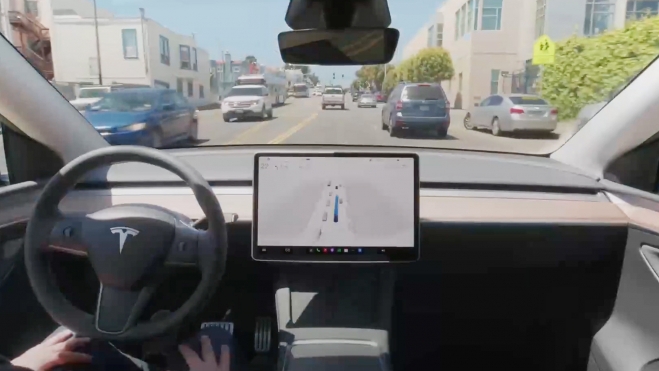 elon musk promete uso movil conduccion autonoma tesla 2